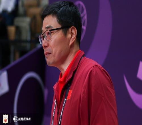 郭振明认为中国女篮肩负着在奥运会上获得奖牌的光荣与艰巨使命_CBA直播