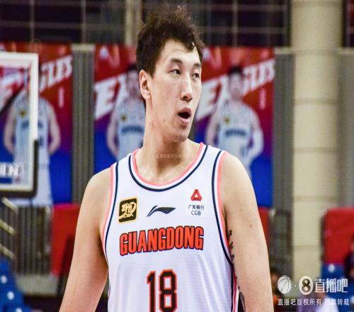媒体人称杜润旺上场是拯救之举只不过是把双刃剑割自己的手_CBA直播