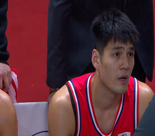 CBA：陈国豪12分徐昕低迷，三连胜遭终结，吴前率队35分大胜