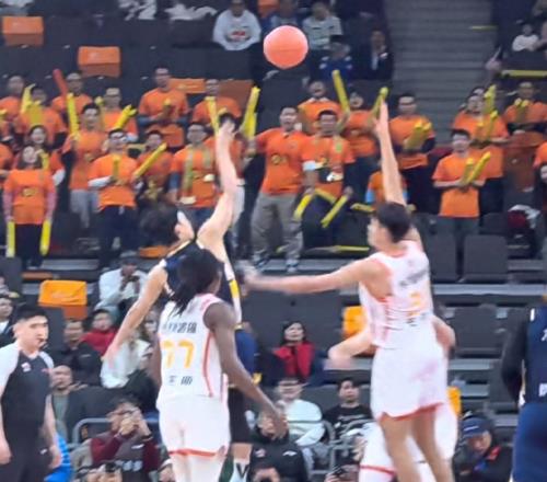 4大功臣！杜锋激活老萨，信任陈家政，徐杰杀死比赛，奎因2节暴走