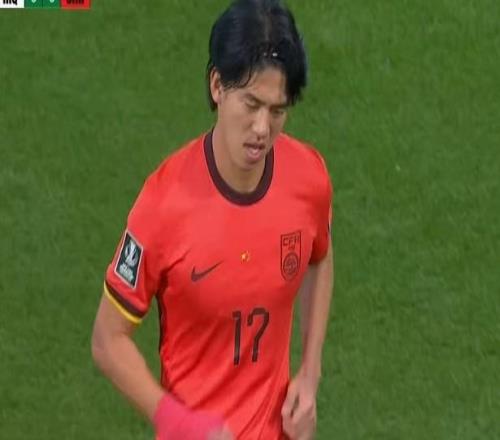 U23国足遭暴击!鲍世蒙8分钟闪退,抢断王出场,媒体人:因祸得福