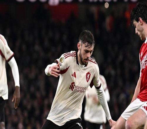 热闻英超争冠悬念再起！阿森纳00利物浦，布拉德利吊射中楣+伤退