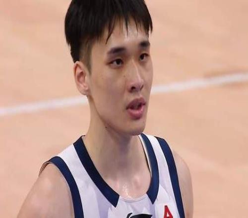 大冷门！强援绝杀夺冠大热北京队，他带山东有一套，直接扶正得了