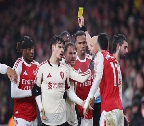 内维尔批马丁内利：很惊讶利物浦球员没冲过去狠狠揍他