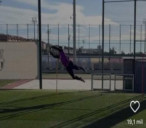 特狮：我没事，早上在巴塞罗那训练，将回吉达加入球队训练营