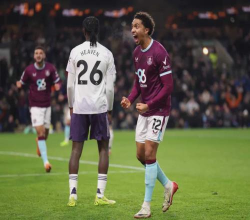 补强后防！曝曼联盯上德甲1米96巨塔考虑冬窗先租后买