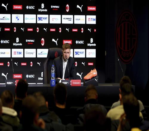 菲尔克鲁格：魔笛能力惊人，和他一起踢球让我感触很深