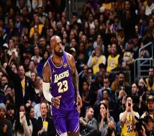 湖人13连胜没了！詹姆斯、东契奇连酿大错！