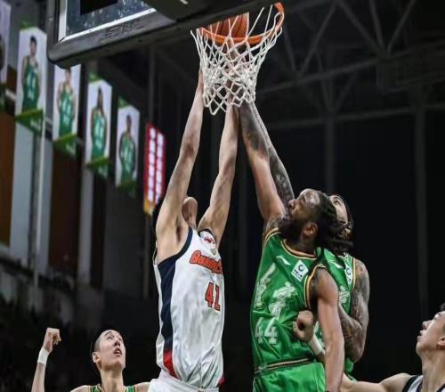 辽宁惨败广东，揪出最大混子，杨鸣气得直跺脚，杜锋偷着笑