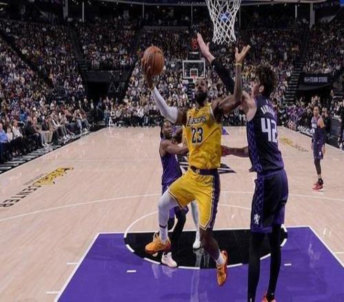 詹姆斯:我们今晚防得还不错但对手进了很多三分