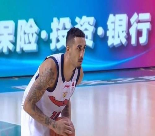 广东双杀劲敌登顶积分榜！胡明轩爆发，奎因手冷，郭昊文空砍20分