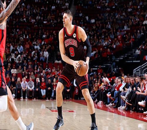 这次又被火箭打爆了！公牛先发中锋的场上效果看起来一塌糊涂