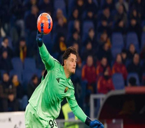 记者:切尔西有意罗马门将斯维拉尔,热刺和曼联也很感兴趣