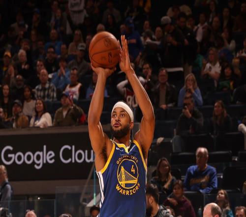 轰21分+7记三分！勇士23岁新星崛起：化身三巨头绝配，还卖他吗