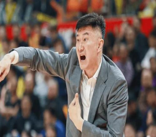 绝杀后暂时保住帅位！张庆鹏激动感谢每个人杜锋指出败因在防守