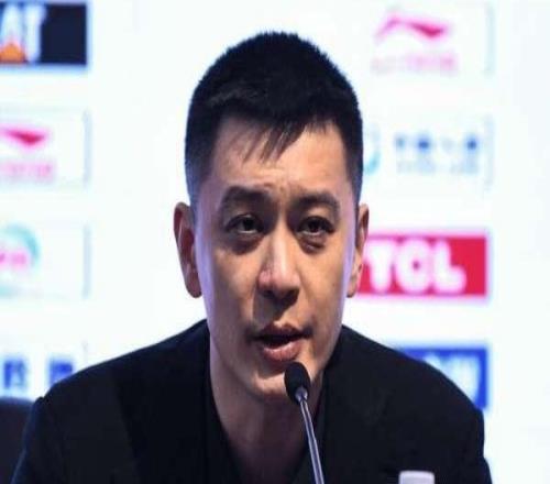 唉！打29分钟，10投2中，在场上一顿乱扔，球迷他有啥培养价值