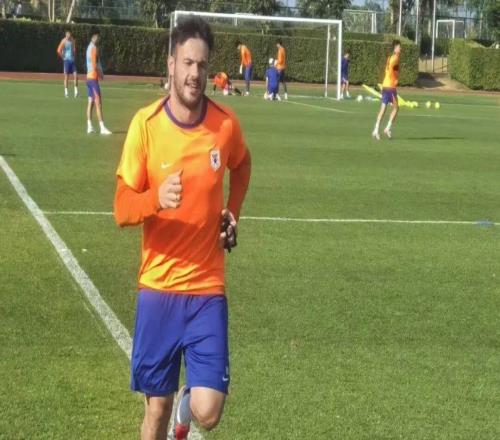 中超续约后归队参加训练，瓦科开启2026赛季新征程