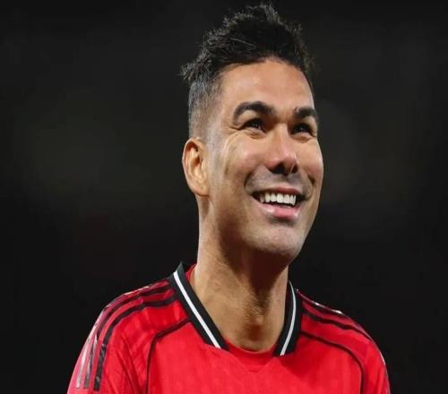 亨利谈B费的助攻：他不是在踢球，是在思考足球