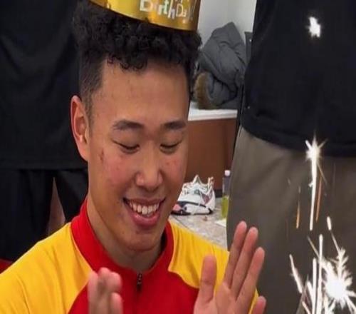 贺希宁：很开心能在生日夜赢球非常感谢球迷为我的全明星投票