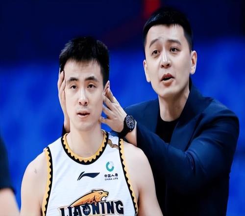 赵继伟4+4+3拼尽全力威尔斯10+2,莫兰德8+7,亨特6+1,辽篮落后9分