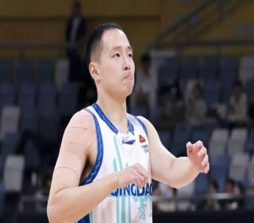 唉!43岁少帅上轮雪藏4主力输球,本轮又盲目轻敌,败给平民球队