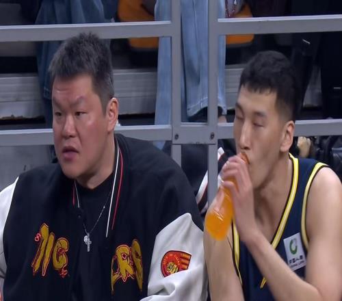 下赛季加盟广东队法耶可能被杜锋看中，这可是五号位的理想人选