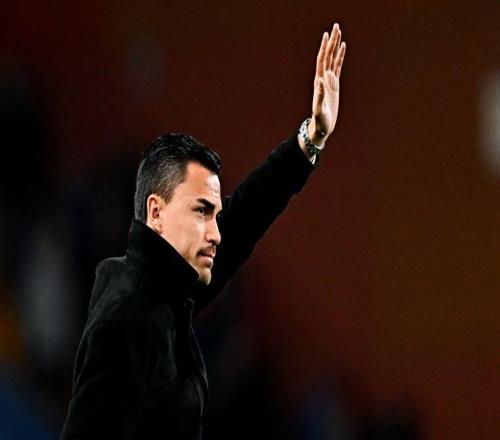 我还没上车呢,克雷莫内塞门将奥代罗被球队忘在了客场