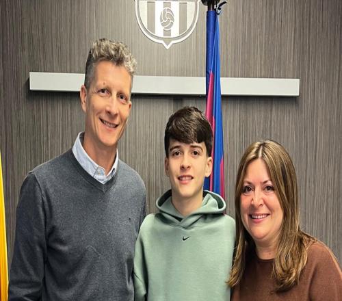 每体：巴萨与拉玛西亚14岁中场戴维莫雷诺达成青训培养协议