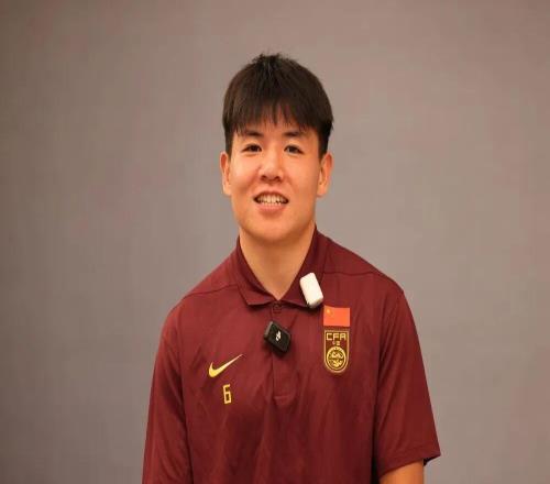 偶像卡塞米罗!英媒确认:狼队签下中国球员徐彬或将租借英冠