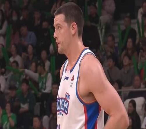 漂亮!辽篮强势逆转鱼腩,惹不起的第三节回来了,状元郎独砍22分