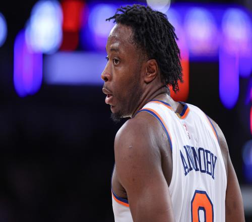 文胖：纽约可以通过交易阿努诺比来追逐字母哥，他是类似小白的冠军拼图_NBA直播