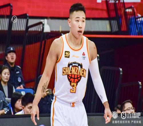 新民晚报报道CBA第一铁人出乎上海男篮意料_CBA直播