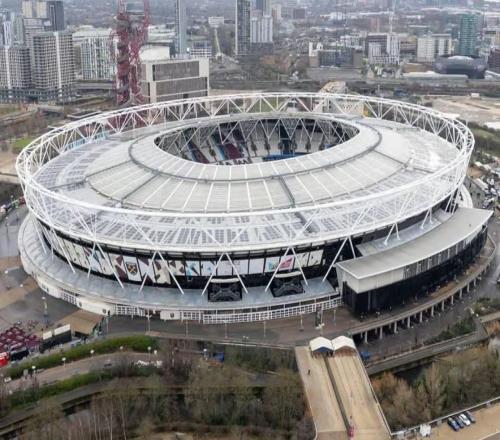 英媒:因抗议横幅尺寸过大,西汉姆暂时取消一名球迷入场资格