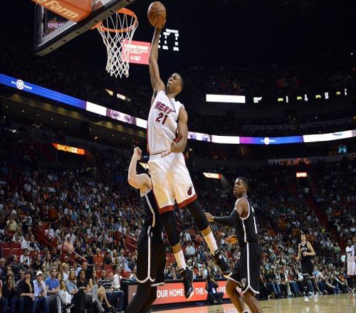 上海赚大了!36岁老将轰24分10板,硬生生从第四外援打成球队头牌