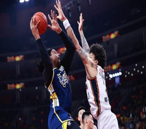 CBA积分榜最新排名!3队哄抢第一,黑马杀进前4,辽宁跌出季后赛