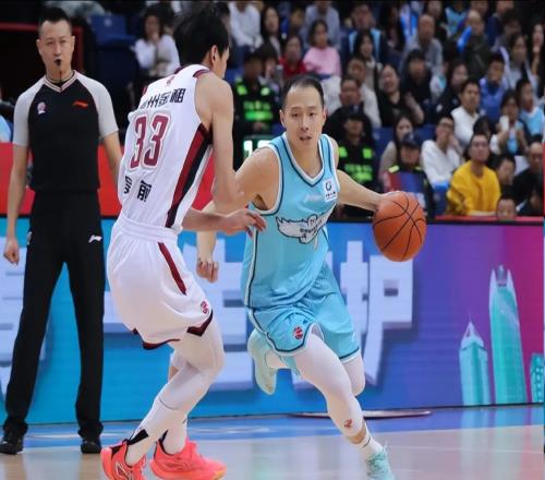 拿600万,登场23分钟仅4分+2罚不中!球迷:拿到顶薪,立马变混子