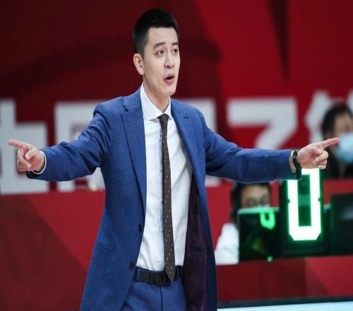 曝北控男篮接触杨鸣,媒体人直言上海男篮大短板,曾凡博恢复良好