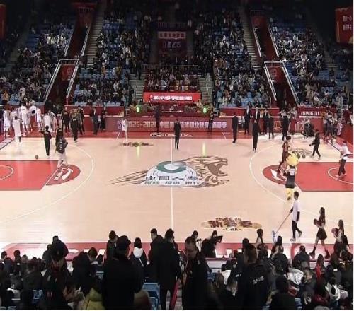 尴尬!CBA山西vs吉林因地暖漏水延迟一小时现场有球迷喊退票