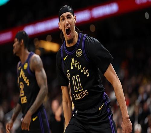 与东契奇的配合确实相当默契，但湖人替补中锋也确实是能力有限