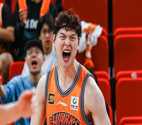 联赛第二!上海34分狂胜同曦偰李永炜26+8三分生涯新高