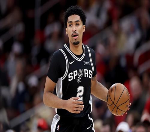 明明状态相当不错,结果马刺在关键时刻却没有选择让他留在场上