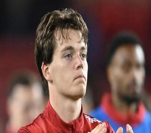 天空:曼城正与米堡谈召回尼潘,可能让他留在一线队