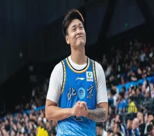 网传赵睿怒怼新疆球迷：新疆人民没有主观思想回去打馕吧