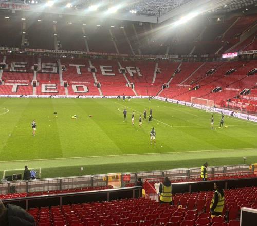 曼联全队起立鼓掌致敬谢什科!绝杀后举动揭示爆发原因,天道酬勤