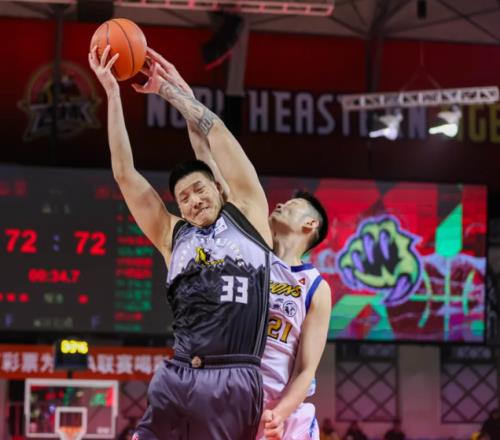 砍12+9+5，硬刚胡金秋，一攻一防带走比赛！球迷：今晚确实够硬