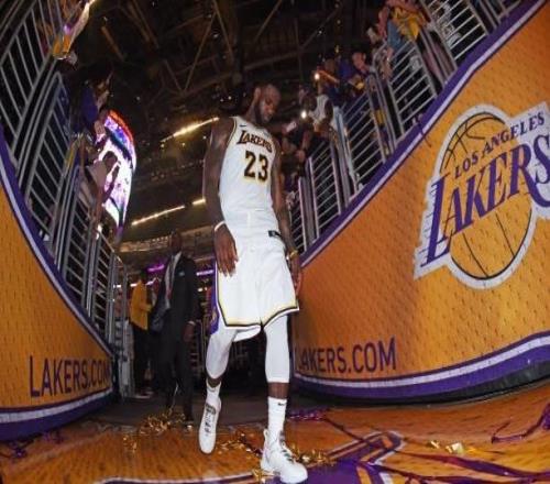 记者:湖人已准备好与詹姆斯分道扬镳,詹姆斯也愿意离开