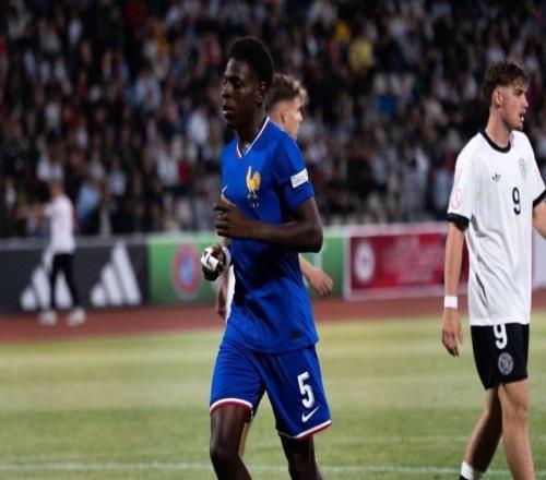 队报：巴黎17岁后卫恩兰杜可能加盟拜仁，球员合同今夏到期