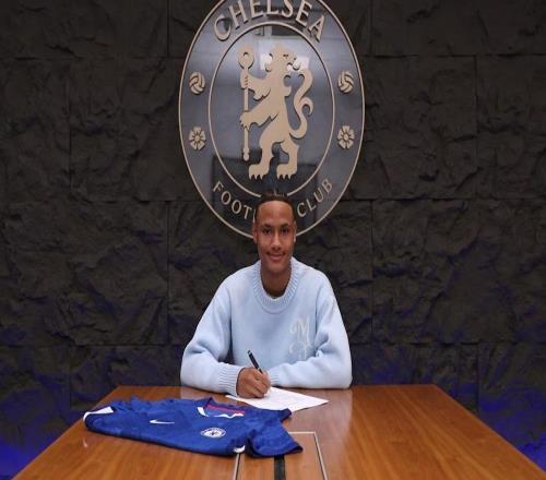 官方：切尔西与阿森纳旧将埃布埃之子签署首份职业合同