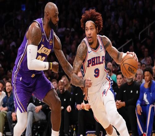 末节10+2挽尊！41岁勒布朗险成罪人：禁区外8中0+8失误被大帝生断