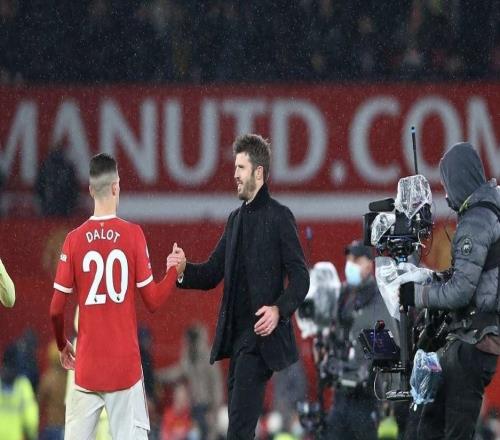 记者：曼联始终力挺达洛特，希望卡里克上任就表达对他的支持